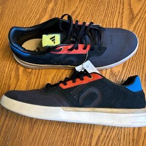 Adidas five ten sleuth mountain biking shoes